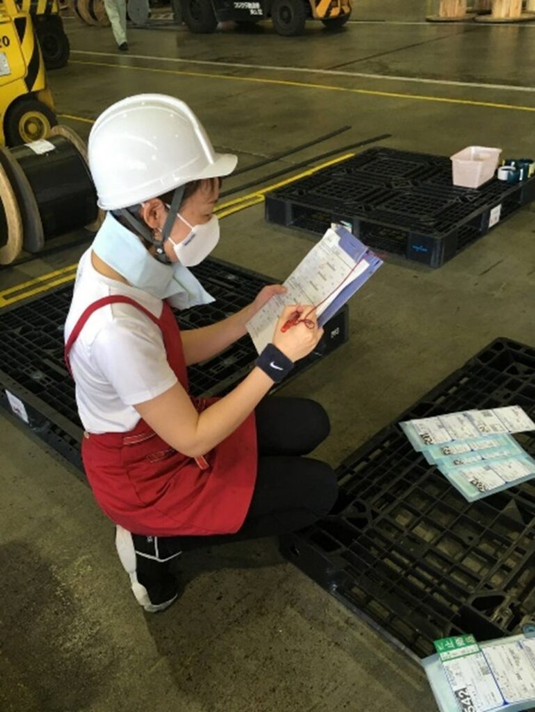 【FU社】送り状・納品書の仕分と該当商品への伝票添付作業